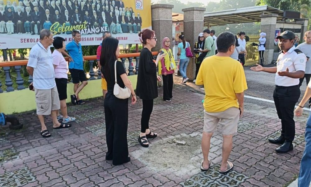 No ban on shorts at polling stations, says EC after voter allegedly stopped in Skudai | Malay Mail — featured image