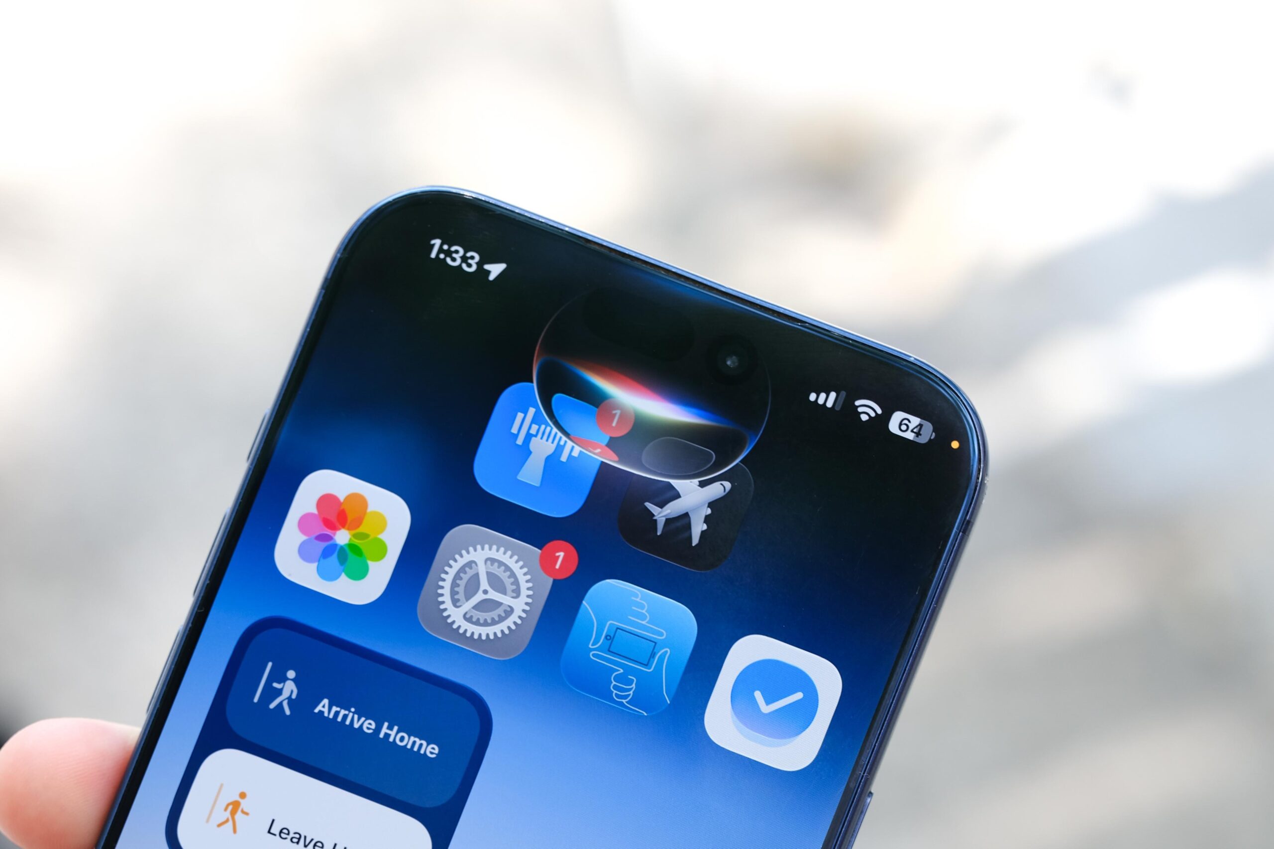 Siri AI is already changing how I use my iPhone | The Verge — featured image. Image via platform.theverge.com